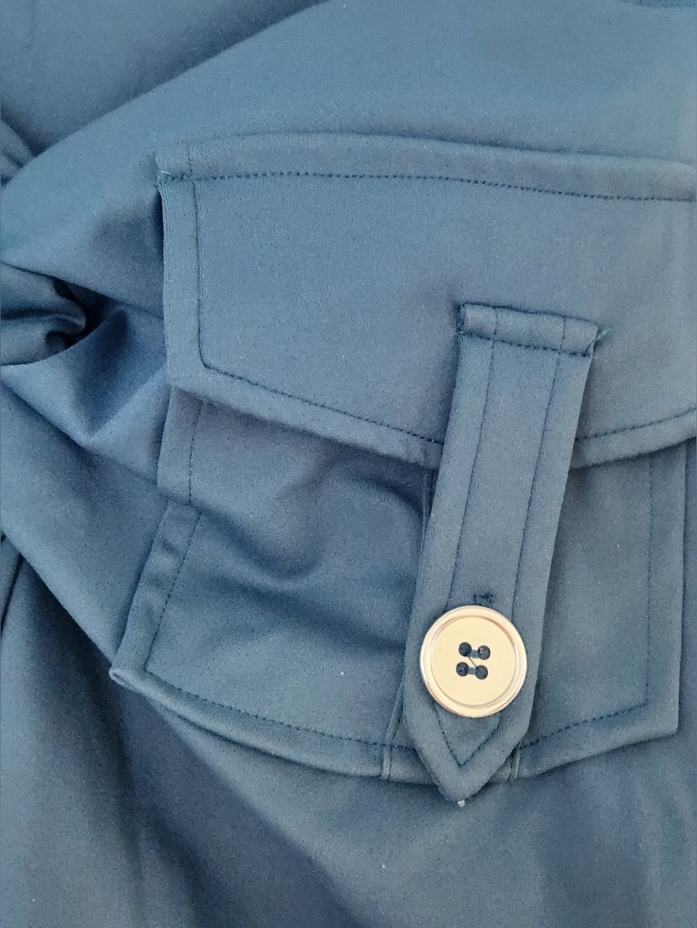 Yeoreo Deep Blue Pocket Scrunch Athletic Shorts Large - Never Worn - Picture 7 of 9